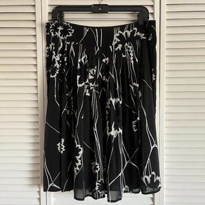 St. John Collection pleated skirt black & white floral size 12
